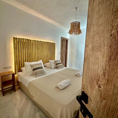 Athina Rooms - Lounge Apartments Páros Zewnętrze zdjęcie