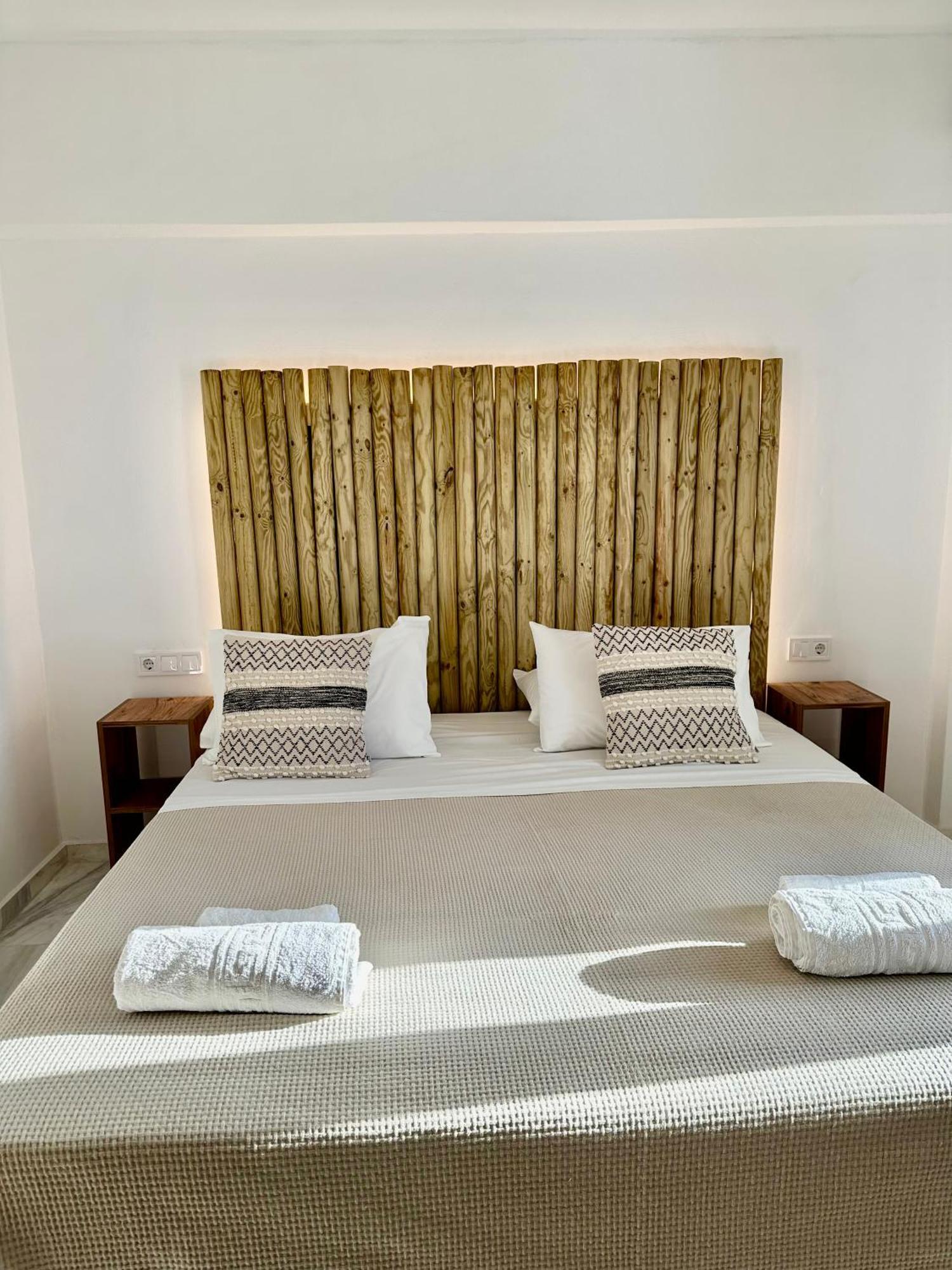 Athina Rooms - Lounge Apartments Páros Zewnętrze zdjęcie